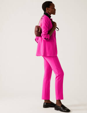 marksandspencer_SS23_T59_1615T_krepove kalhoty ke kotnikum slim strihu_ruzova_1299Kc_modelka.jpg